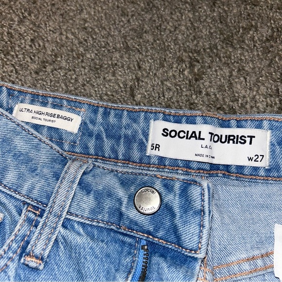 Social Tourist Ultra Highrise Baggy Wide Heart Patch Jeans - Picture 8 of 10